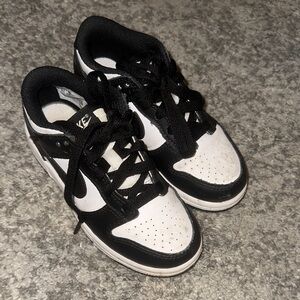 Nike Black and White Sole-View Low-Top Sneakers